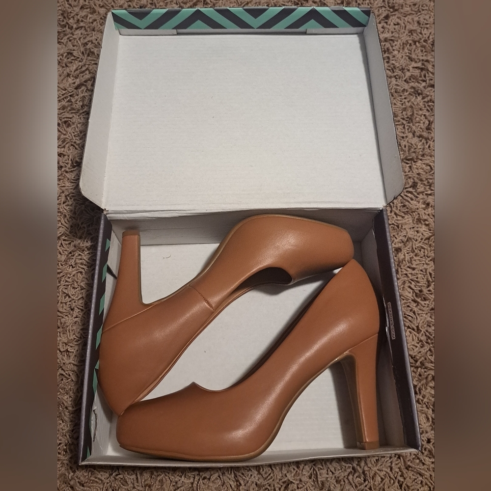 Trary Tan Women's Heels